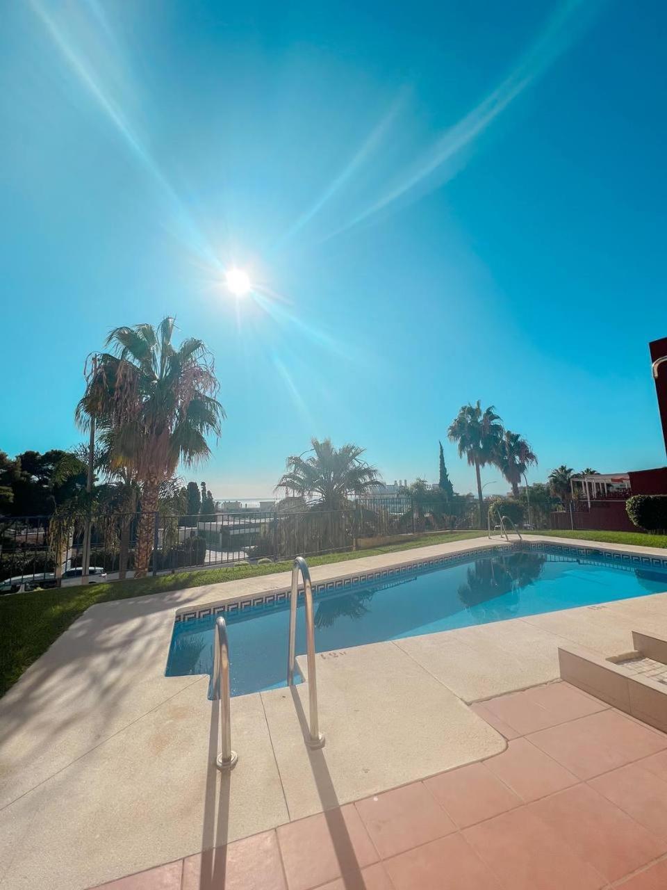 Cozy Apartment With Large Terrace Torremolinos Esterno foto